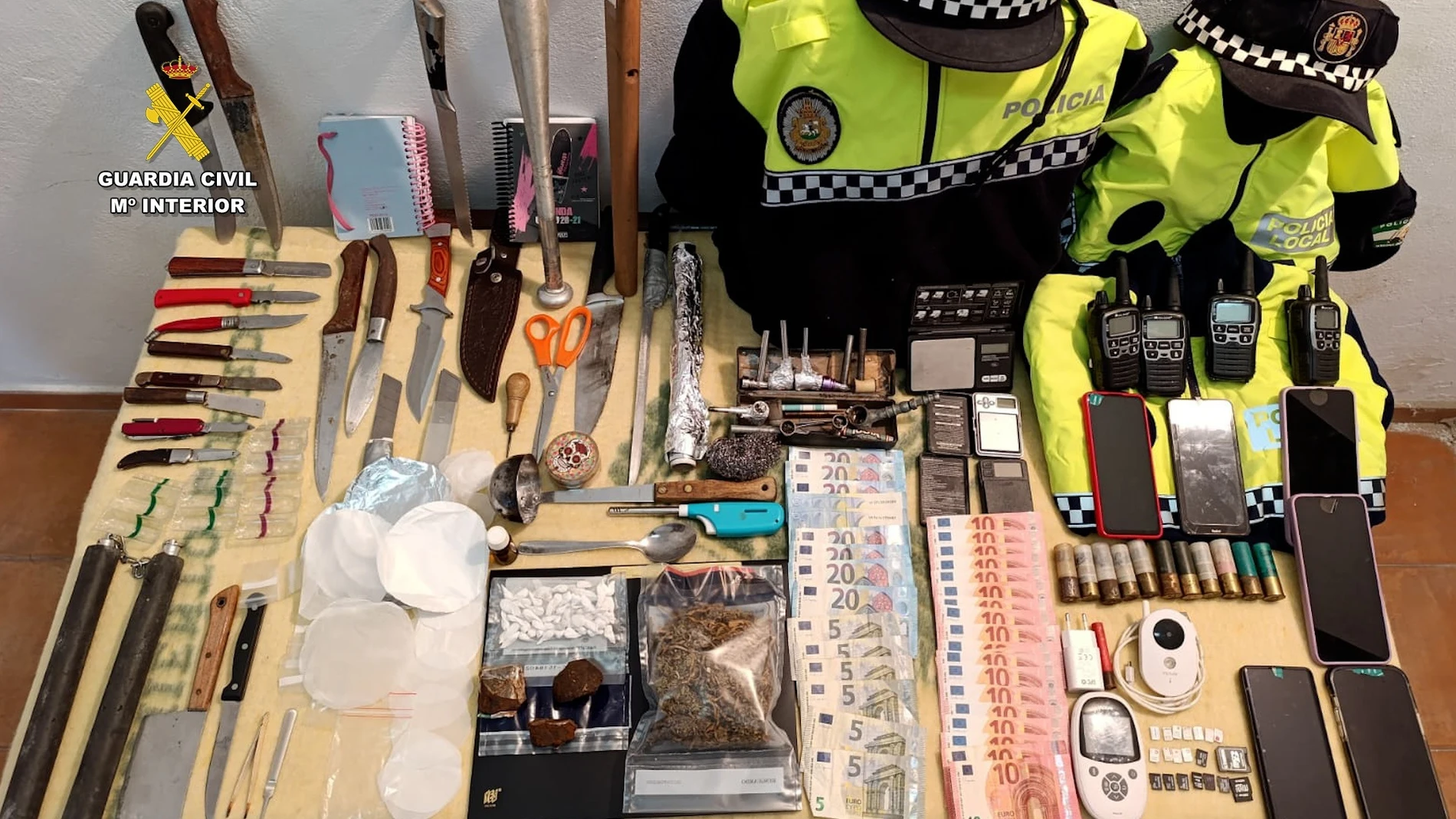 Detienen a seis personas de un clan familiar por traficar con droga desde 'narcopisos' en Medina