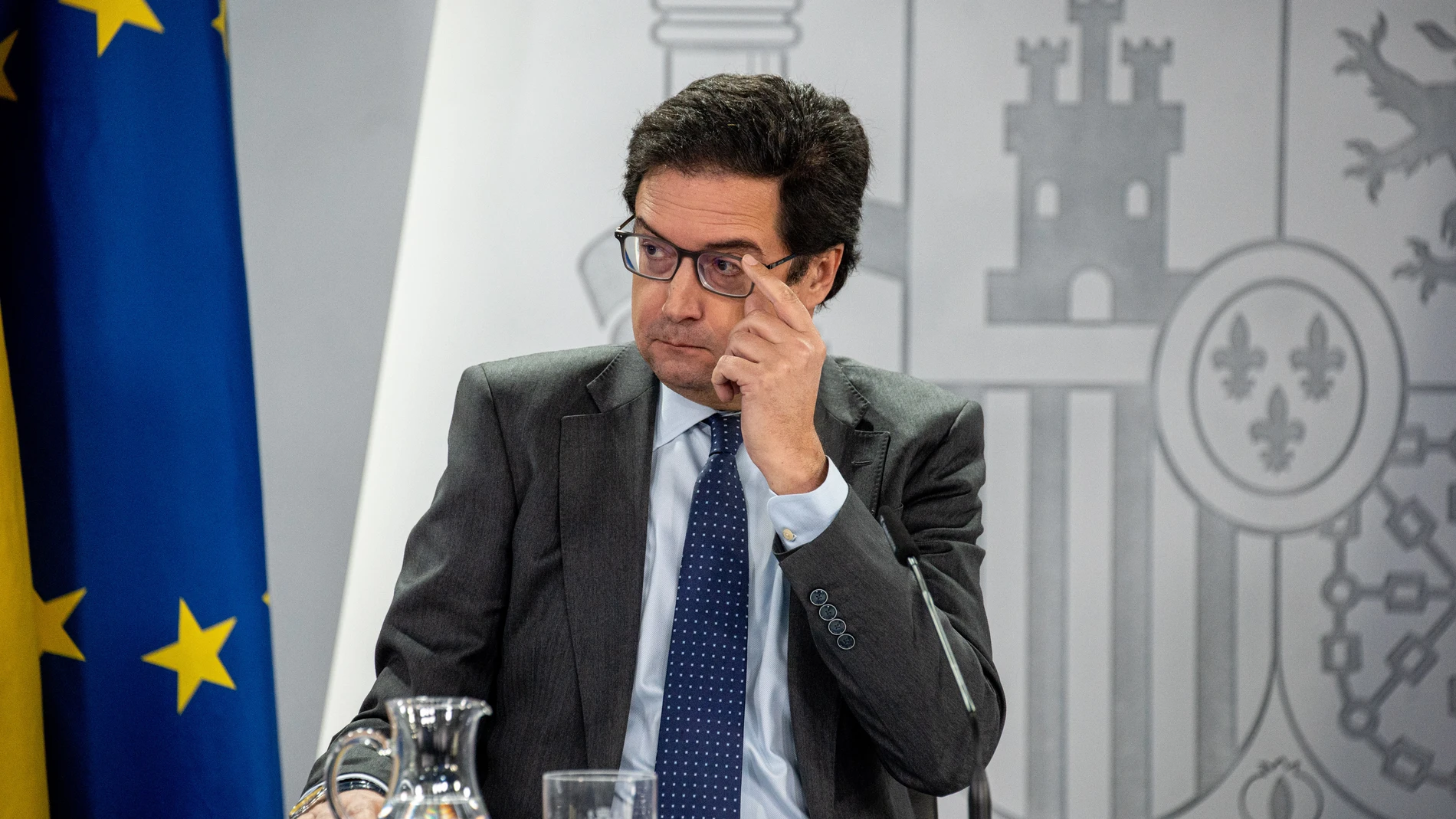 El ministro de Transformación Digital y Función Pública, Óscar López, durante una rueda de prensa tras el Consejo de Ministros, en el Complejo de la Moncloa, a 2 de diciembre de 2025, en Madrid (España). El Gobierno ha aprobado un real decreto para "facilitar y flexibilizar" las inversiones de los entes locales y ayuntamientos, una medida pactada con Junts. 02 DICIEMBRE 2025 Gabriel Luengas / Europa Press 02/12/2025