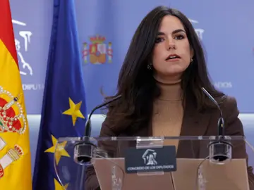 Rueda de prensa de la portavoz de Vox en el Congreso, Pepa Millán MADRID (ESPAÑA), 02/12/2025.- La portavoz de Vox en el Congreso, Pepa Millán durante una rueda de prensa celebrada este martes en el Congreso en Madrid. EFE/ Zipi