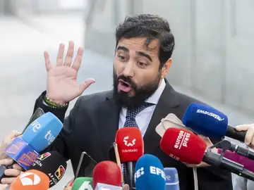 El Supremo rechaza la petición de 'Alvise' para que se le incluyera en el 'caso Koldo' como "víctima" El Supremo rechaza la petición de 'Alvise' para que se le incluyera en el 'caso Koldo' como "víctima"