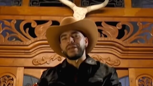 Ryan Castro, en un momento del videoclip de 'Mi fortuna' Ryan Castro, en un momento del videoclip de 'Mi fortuna'