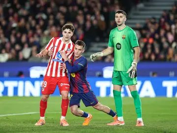 FC Barcelona v Atletico de Madrid - La Liga EA Sports Julian Alvarez of Atletico de Madrid, and Marc Casado and Joan Garcia of FC Barcelona in action during the Spanish league, La Liga EA Sports, football match played between FC Barcelona and Atletico de Madrid at Spotify Camp Nou stadium on December 2, 2025 in Barcelona, Spain. AFP7 02/12/2025 ONLY FOR USE IN SPAIN
