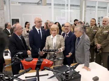 La consejera Leticia García junto al rector de la UBU, José Miguel García, y el delegado de la Junta, Robeto Sáiz La consejera Leticia García junto al rector de la UBU, José Miguel García, y el delegado de la Junta, Robeto Sáiz