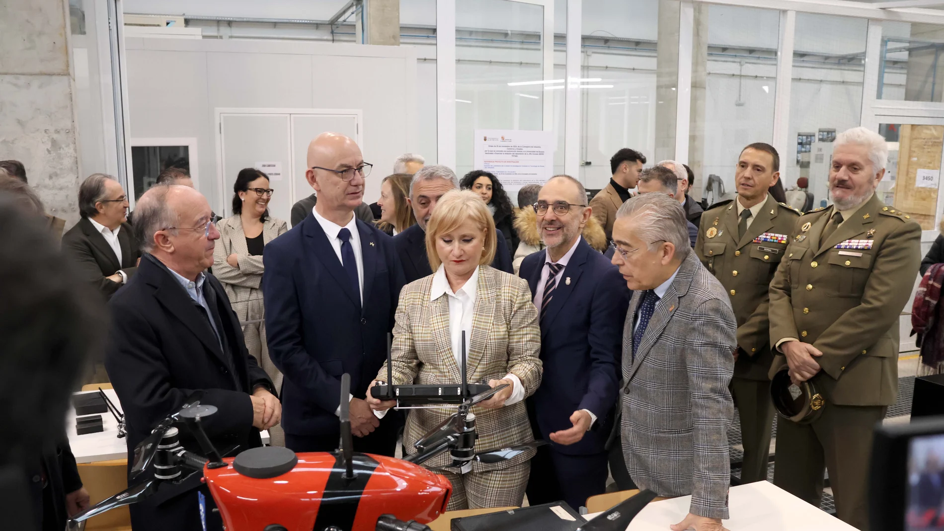La consejera Leticia García junto al rector de la UBU, José Miguel García, y el delegado de la Junta, Robeto Sáiz