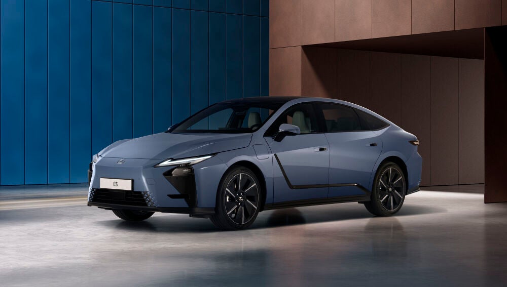 Lexus renueva su ES con un nuevo diseño y mucha más tecnología