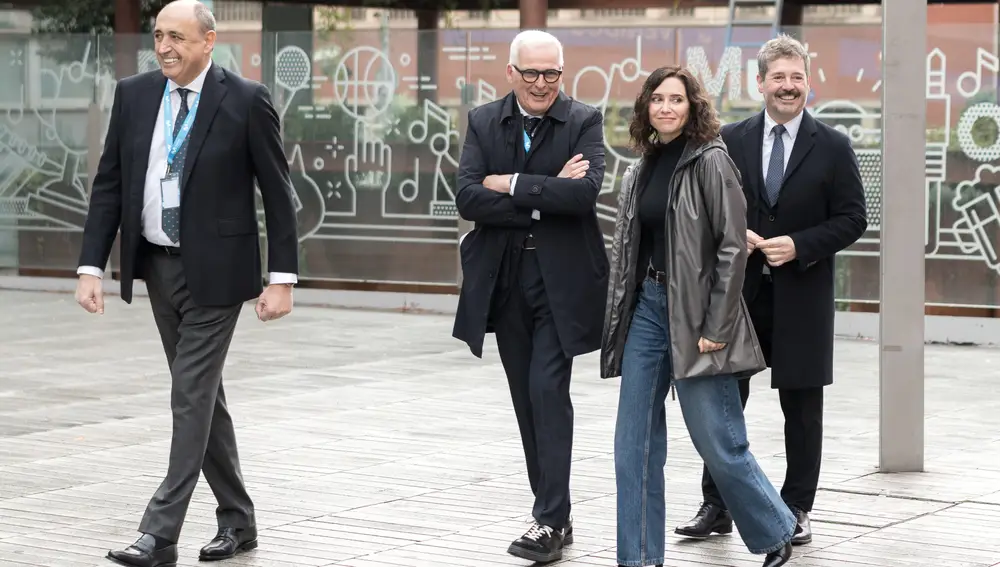 Ayuso visita las instalaciones del pabellón de eventos del Movistar Arena