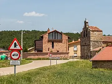 Entrada a la localidad soriana de Muñecas Entrada a la localidad soriana de Muñecas