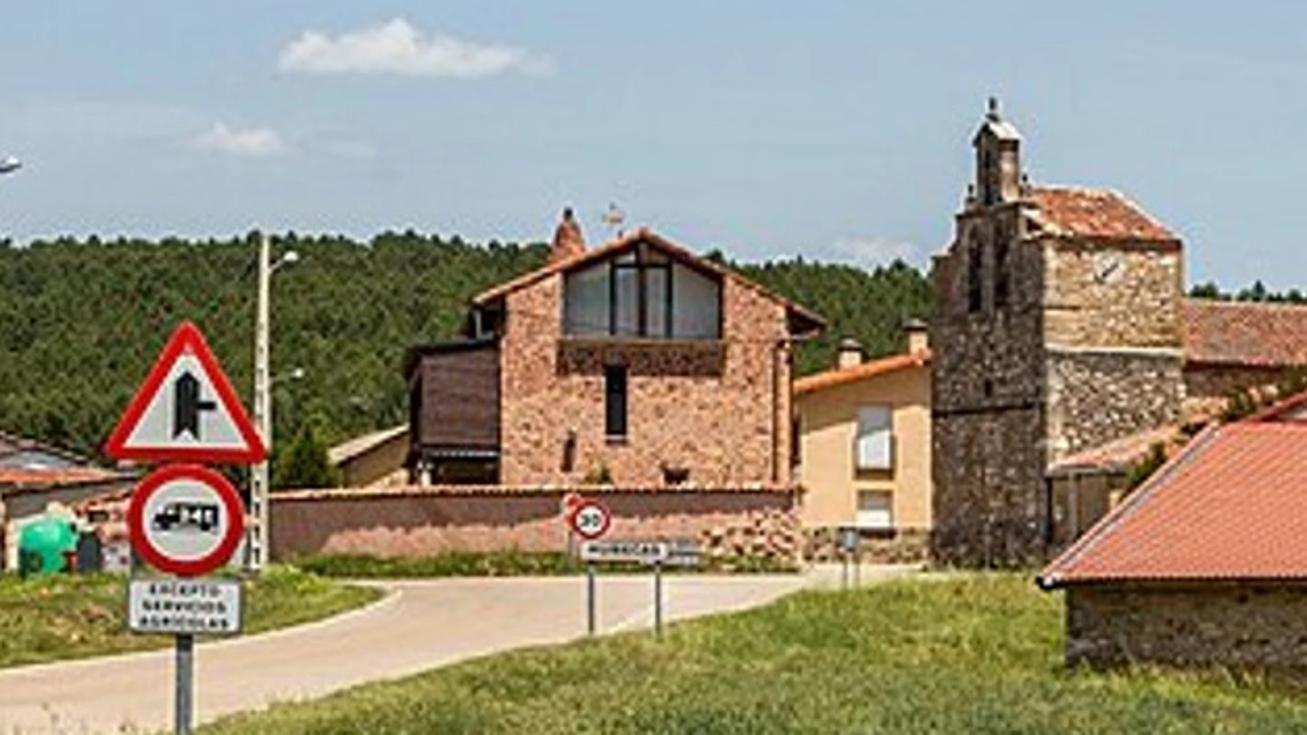 Entrada a la localidad soriana de Muñecas