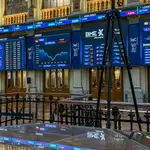 La Bolsa española amplía las ganancias al 0,80 % y alcanza los 16.500 puntos