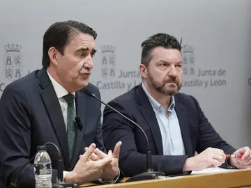 El consejero de Medio Ambiente, Vivienda y Ordenación del Territorio, Juan Carlos Suárez-Quiñones, y el secretario general de CEOE Castilla y León, David Esteban, presentan el Canal SENDA (Servicio a Empresas sobre Normativas y Directrices Ambientales). El consejero de Medio Ambiente, Vivienda y Ordenación del Territorio, Juan Carlos Suárez-Quiñones, y el secretario general de CEOE Castilla y León, David Esteban, presentan el Canal SENDA (Servicio a Empresas sobre Normativas y Directrices Ambientales).