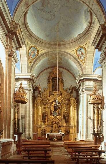 Interior de la catedral de Lois