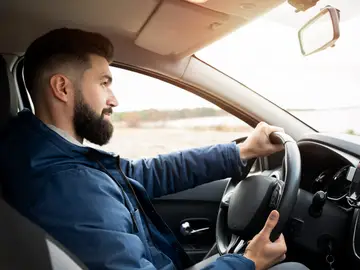 Los artículos que debes llevar siempre en el coche para evitar imprevistos, según los expertos Los artículos que debes llevar siempre en el coche para evitar imprevistos, según los expertos