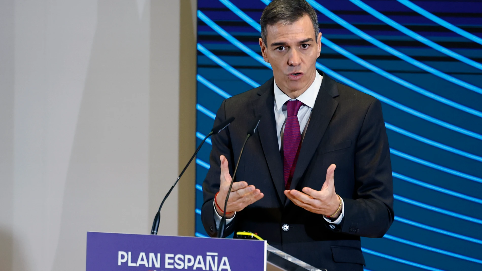 MADRID, 03/12/2025.- EL presidente del Gobierno, Pedro Sánchez interviene en la clausura del acto de presentación del Plan España Auto 2030, este miércoles en la sede del ministerio de Industria. EFE/ Chema Moya