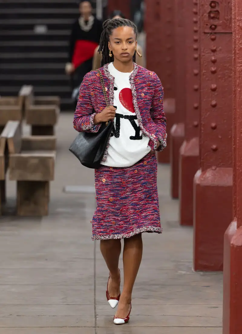 CHANEL 2025/26 M'tiers d'art Fashion Show