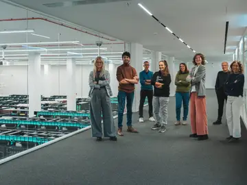 Los autores del estudio, fotografiados en las instalaciones que albergan el MareNostrum5, el superordenador que fue fundamental para procesar las enormes cantidades de datos generadas por el estudio. Los autores del estudio, fotografiados en las instalaciones que albergan el MareNostrum5, el superordenador que fue fundamental para procesar las enormes cantidades de datos generadas por el estudio.