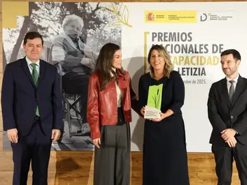 Letizia.- La Reina Letizia entrega el Premio Nacional de Discapacidad al Ayuntamiento de Cartagena La Reina Letizia entrega el Premio Nacional de Discapacidad al Ayuntamiento de Cartagena por el plan 'Cartagena Inclusiva' REMITIDA / HANDOUT por CASA REAL Fotografía remitida a medios de comunicación exclusivamente para ilustrar la noticia a la que hace referencia la imagen, y citando la procedencia de la imagen en la firma 03/12/2025