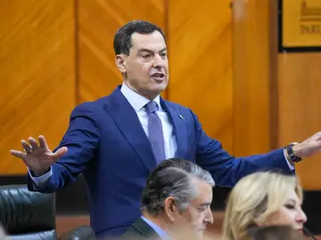 Sesión de control en el pleno del Parlamento andaluz El presidente de la Junta de Andalucía, Juanma Moreno, responde a las preguntas de los grupos políticos en la sesión de control al Gobierno del Parlamento de Andalucía. A 3 de diciembre de 2025, en Sevilla (Andalucía, España). Segunda jornada de Pleno, con Sesión de Control al Gobierno y preguntas de los grupos parlamentarios al presidente de la Junta de Andalucía.03 DICIEMBRE 2025Francisco J. Olmo / Europa Press03/12/2025