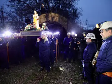 La Robla (León) celebra su primera procesión nocturna en honor a santa Bárbara La Robla (León) celebra su primera procesión nocturna en honor a santa Bárbara