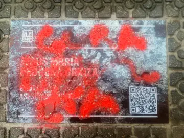 Una de las placas que han sido vandalizadas en Durango con mensajes de "Gora ETA" Una de las placas que han sido vandalizadas en Durango con mensajes de "Gora ETA"