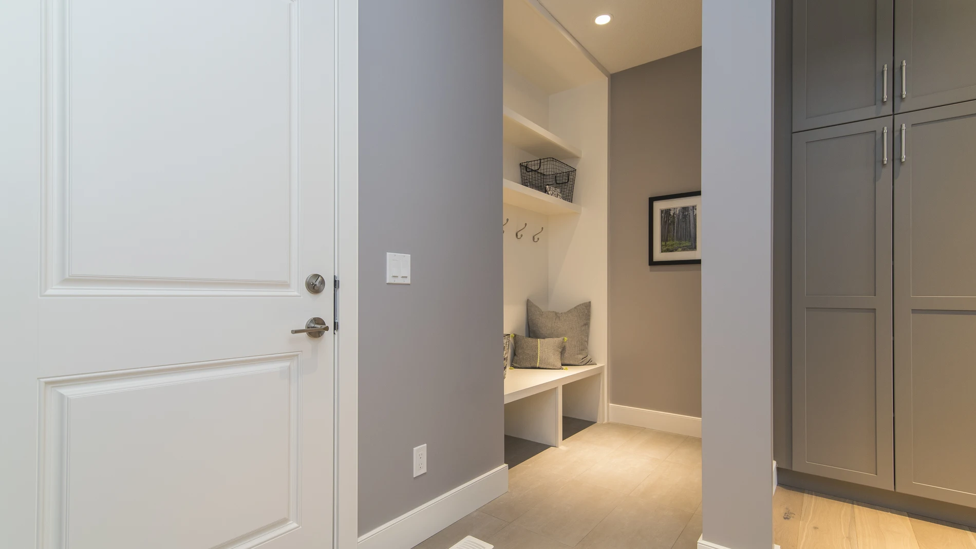 ¿Se puede cambiar la puerta de entrada de tu vivienda sin restricciones? Esto es lo que dice la Ley de Propiedad Horizontal