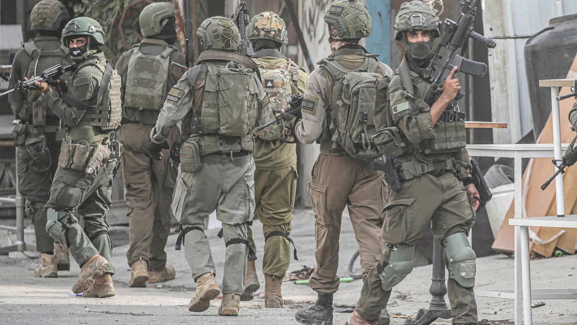 (Foto de ARCHIVO) August 11, 2025, Nablus, West Bank, Palestine: Israeli infantry force seen withdrawing from Palestinian homes during a raid at the Balata refugee camp. Violence in the city that Israel has occupied since 1967 has surged throughout the Gaza war that began in October 2023. At least 968 Palestinians, including militants and civilians, have been killed by Israeli soldiers or settlers since the Gaza war broke out. Europa Press/Contacto/Nasser Ishtayeh 11/08/2025 ONLY FOR USE I...
