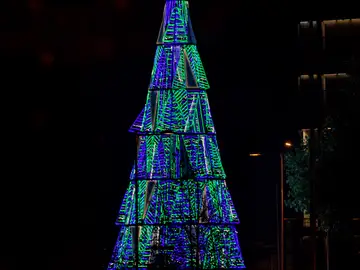 Madrid enciende 13 millones de luces LED en 240 puntos de la ciudad para la Navidad 2025 Luces de navidad, a 3 de diciembre de 2025, en Madrid (España). Madrid ilumina sus calles con más de 13 millones de luces LED en 240 puntos de la ciudad, destacando un árbol de 37 metros en Sol, un túnel luminoso en Gran Vía y un ángel gigante de 18 metros en Colón, desde el 22 de noviembre hasta el 6 de enero. 03 DICIEMBRE 2025;MADRID;ENCENDIDO;LUCES;LED;CIUDAD;NAVIDAD;2025 Ricardo Rubio / Europa Press 03/12/2025
