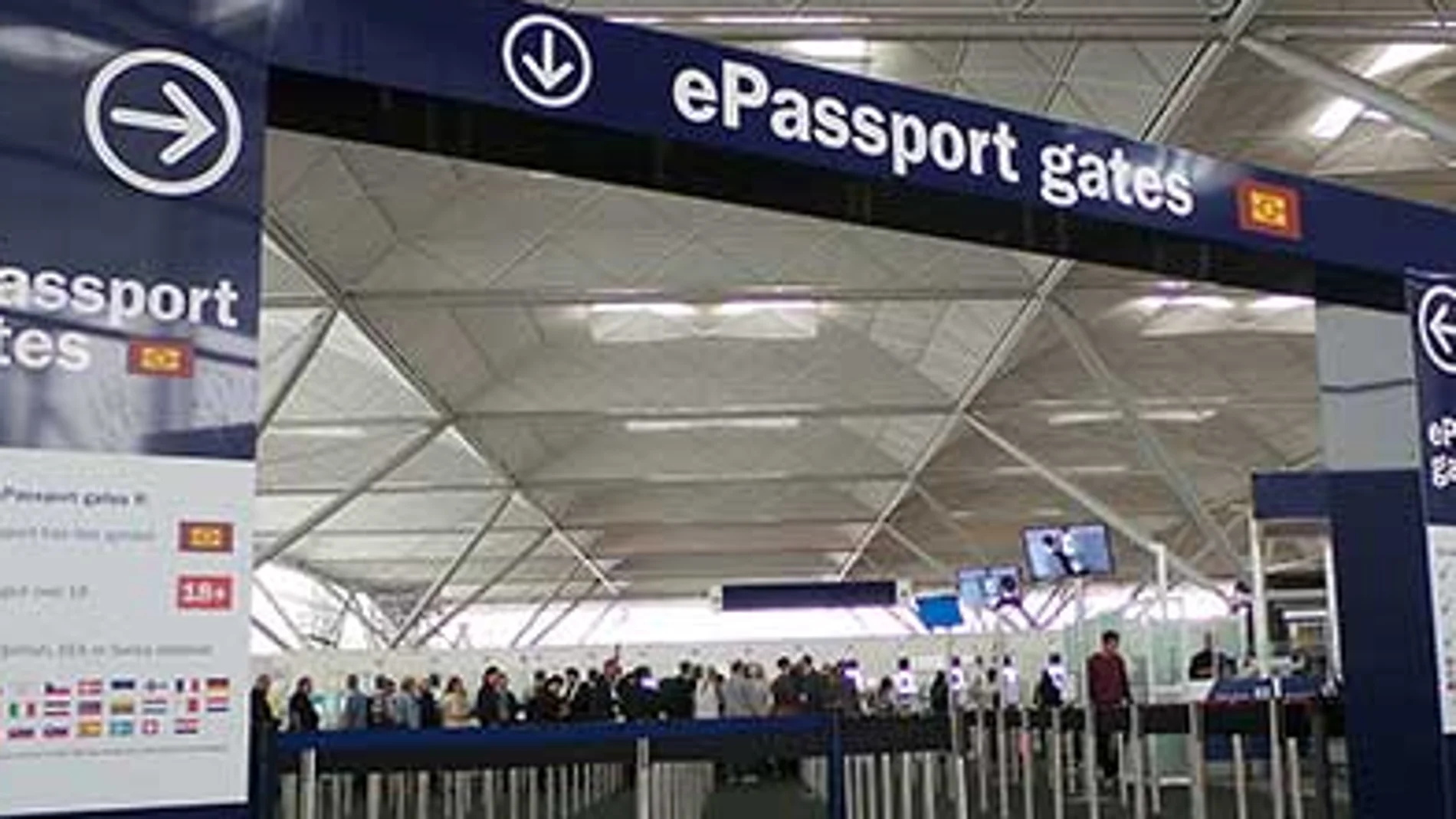 El ex internacional con Inglaterra fue detenido en el aeropuerto