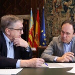 El presidente de la Generalitat, Juanfran Pérez Llorca, con José Antonio Rovira, que cambia de cartera y pasa a ser conseller de Economía, Hacienda y Administración Pública
