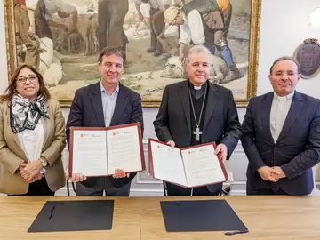 Borja Iceta junto a Mario Iceta en la firma del convenio Borja Iceta junto a Mario Iceta en la firma del convenio
