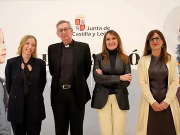 Rocío Lucas junto a García-Jalón y Vanesa Valero, entre otros Rocío Lucas junto a García-Jalón y Vanesa Valero, entre otros