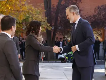 El look de Ayuso junto al Rey. El look de Ayuso junto al Rey.