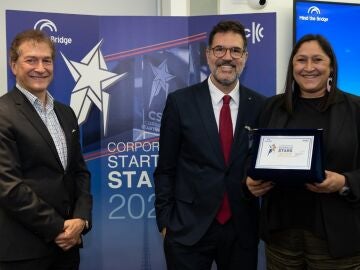 De izquierda a derecha, Marco Marinucci, consejero delegado de Mind the Bridge; Jordi Torrent, responsable de innovación abierta de Damm; y Laura Gil, directora de negocio digital y datos de Damm