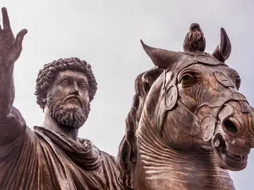 Marco Aurelio: "Si algo externo te angustia, el dolor no se debe a la cosa en sí, sino a tu apreciación de ella" Marco Aurelio: "Si algo externo te angustia, el dolor no se debe a la cosa en sí, sino a tu apreciación de ella"