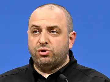 Ucrania.-Ucrania mantiene una reunión con asesores de seguridad europeos sobre "próximos pasos" y garantías de seguridad (Foto de ARCHIVO) June 4, 2025: Ukrainian Defence Minister Rustem Umerov address the media following the 28th Ukraine Defence Contact Group meeting at NATO headquarters in Brussels, Belgium, 04.06.2025. The ministers announced enhanced military aid for Ukraine, including the UK's pledge to deliver 100,000 drones by April 2026. Notably, U.S. Defence Secretary Pete Hegseth was absent, marking the first time the U.S. did not participate in the meeting since its inception in 2022. The session w...