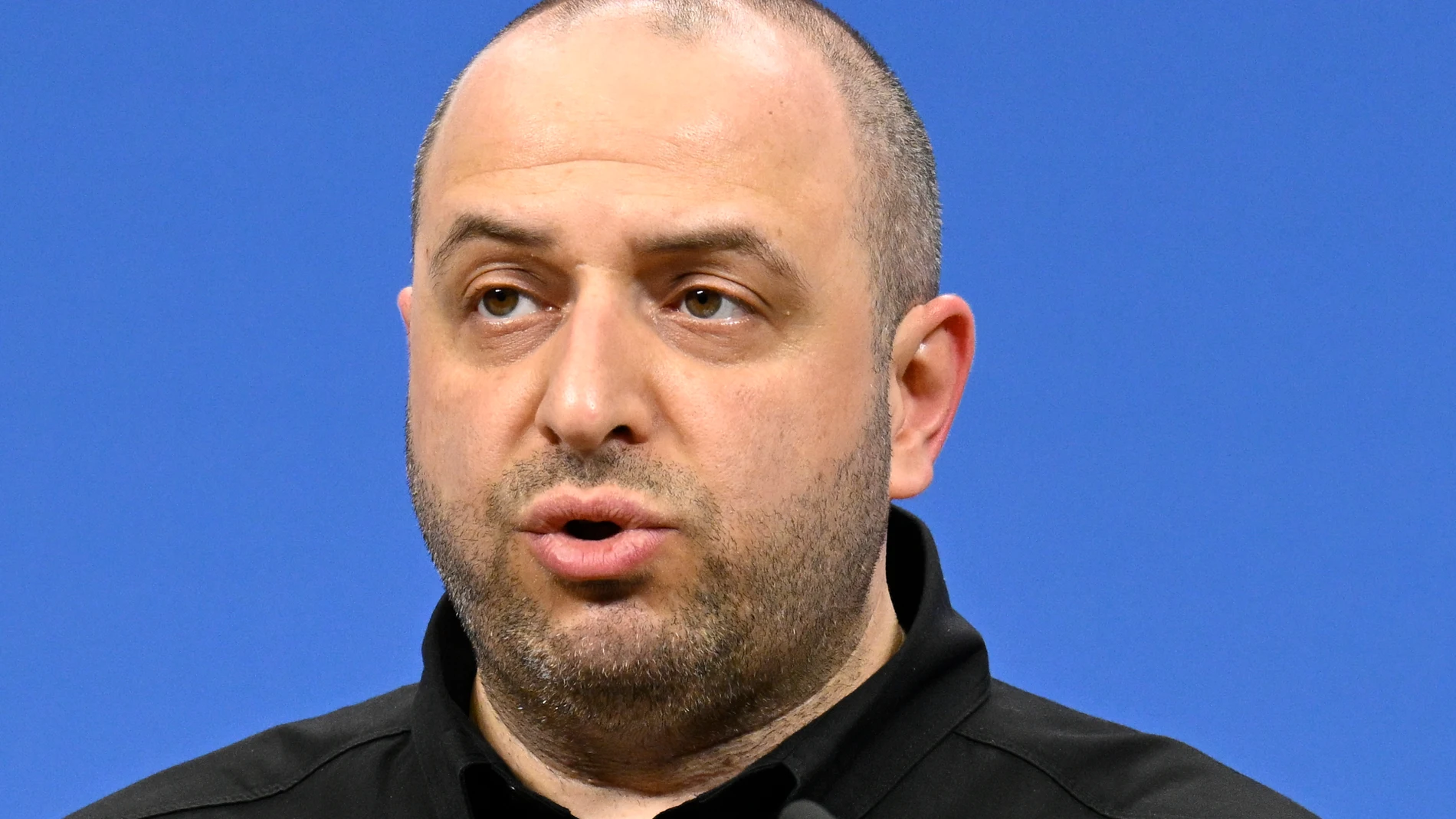 (Foto de ARCHIVO) June 4, 2025: Ukrainian Defence Minister Rustem Umerov address the media following the 28th Ukraine Defence Contact Group meeting at NATO headquarters in Brussels, Belgium, 04.06.2025. The ministers announced enhanced military aid for Ukraine, including the UK's pledge to deliver 100,000 drones by April 2026. Notably, U.S. Defence Secretary Pete Hegseth was absent, marking the first time the U.S. did not participate in the meeting since its inception in 2022. The session w...