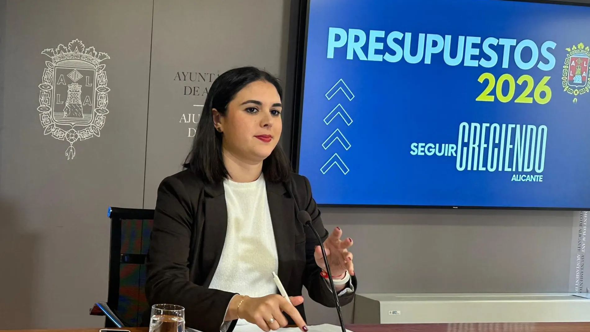 La concejal de Hacienda, Nayma Beldjilali, ayer en rueda de prensa