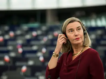 UE.- Mogherini dice confiar en la justicia y que colaborará con la investigación, tras ser imputada por corrupción (Foto de ARCHIVO) Federica Mogherini, en una intervención como Alta Representante de Política Esxteirior de la UE ante el pleno del Parlamento Europeo en noviembre de 2019. REMITIDA / HANDOUT por ELYXANDRO CEGARRA / EUROPEAN COMMISSION Fotografía remitida a medios de comunicación exclusivamente para ilustrar la noticia a la que hace referencia la imagen, y citando la procedencia de la imagen en la firma 27/11/2019
