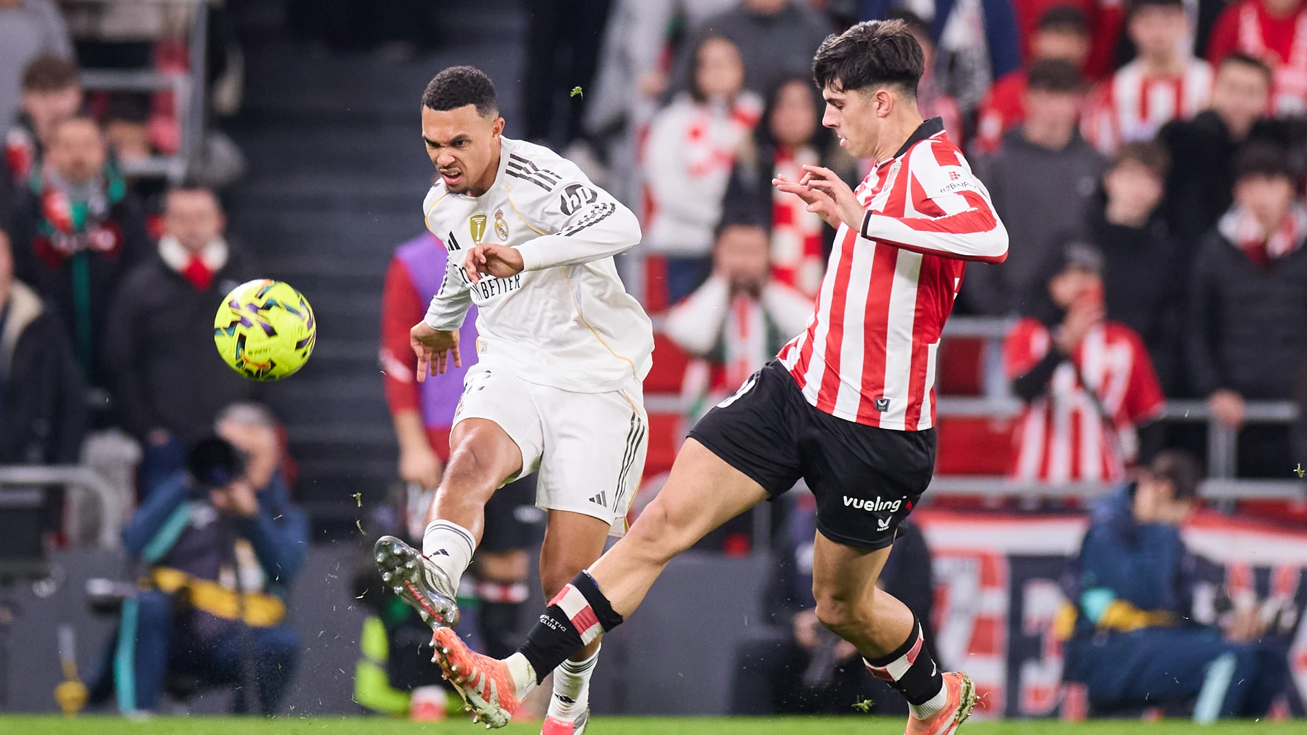 Trent Alexander-Arnold of Real Madrid CF competes for the ball with Alejandro Rego of Athletic Club during the LaLiga EA Sports match between Athletic Club and Real Madrid CF at San Mames on December 3, 2025, in Bilbao, Spain. AFP7 03/12/2025 ONLY FOR USE IN SPAIN