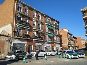 Bloque de viviendas de Torrijos en el que se ha tenido lugar la muerte de una mujer EUROPA PRESS 03/12/2025