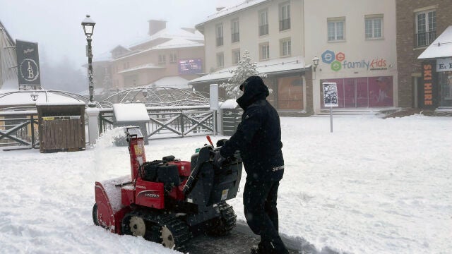 Sierra Nevada suma hasta 10 centímetros de nieve y valora ampliar la oferta esquiable