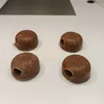 Cebo patentado por Sabiotec en el que se inyecta la vacuna para los jabalíes