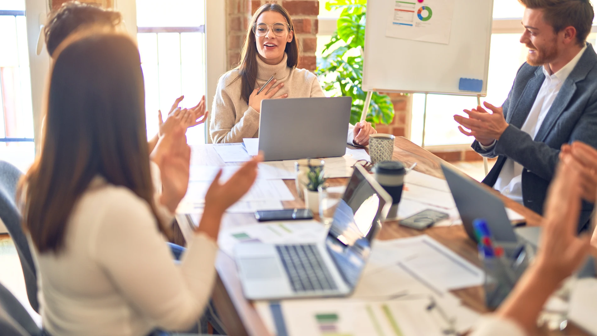 ¿En qué sitio te sientas en las reuniones? Esto desvela la psicología de cada uno