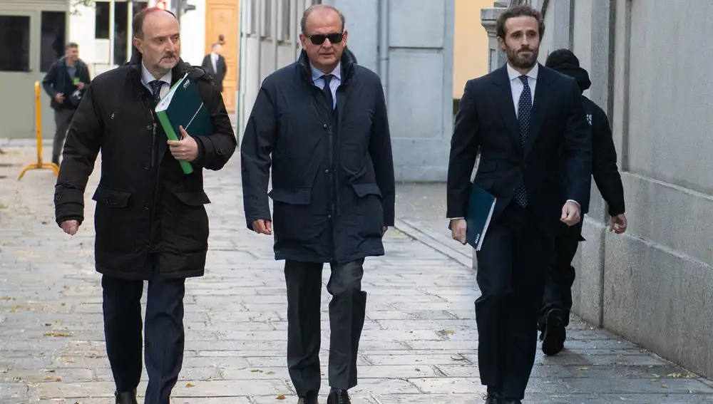 El Supremo prohíbe salir del país a dos excargos de Acciona por los presuntos amaños de obra del 'caso Koldo'