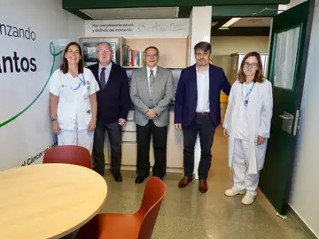 Inauguración de una sala de respiro para pacientes y familiares en la planta de hospitalización de Oncología del Centro Asistencial Universitario de León, creada por la Asociación Española Contra el Cáncer Inauguración de una sala de respiro para pacientes y familiares en la planta de hospitalización de Oncología del Centro Asistencial Universitario de León, creada por la Asociación Española Contra el Cáncer
