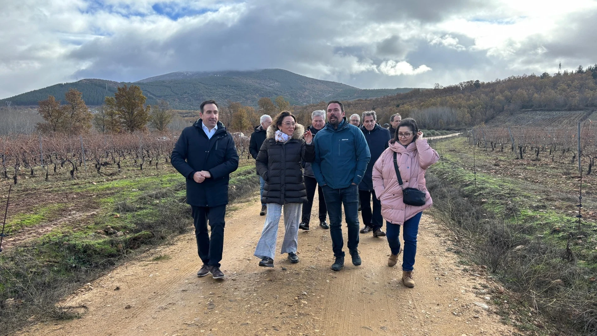 González Corral durante su visita a Castropodame (León)