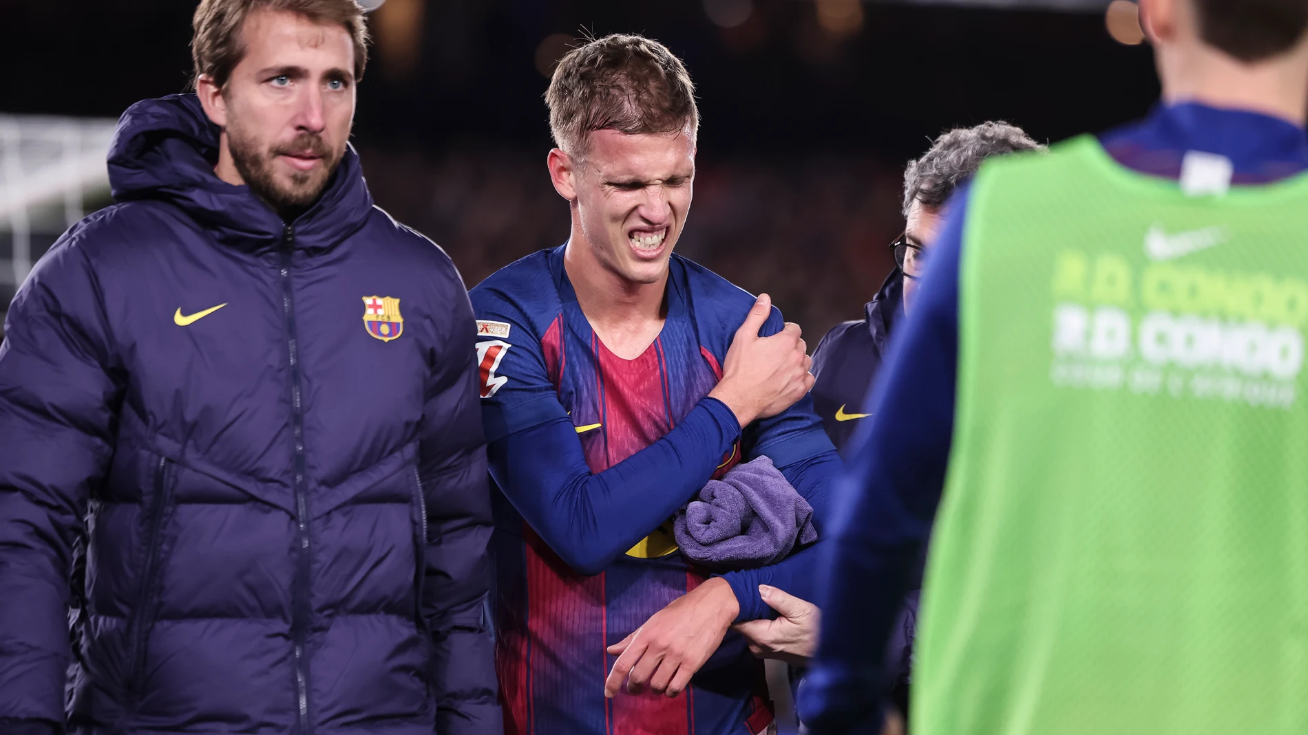 Dani Olmo of FC Barcelona leaves the pitch after sustaining an injury during the Spanish league, La Liga EA Sports, football match played between FC Barcelona and Atletico de Madrid at Spotify Camp Nou stadium on December 02, 2025 in Barcelona, Spain. AFP7 02/12/2025 ONLY FOR USE IN SPAIN