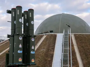 Germany Israel Missile Defense The launcher of the new Arrow 3 missile defense system stands in front of the radome in Annaburger Heide, Germany, Wednesday, Dec. 3, 2025. (Jan Woitas/dpa via AP)