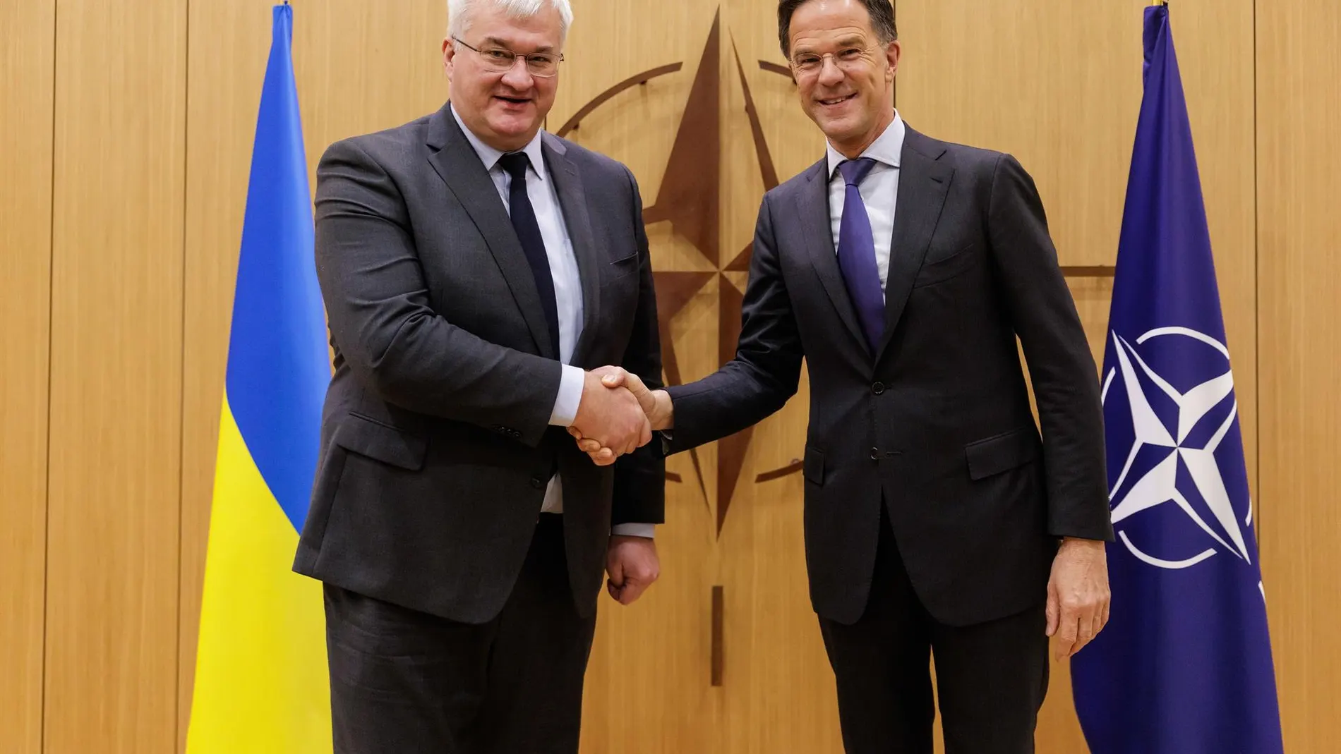 Rutte pide mantener el apoyo financiero a Ucrania incluso si no se logra un consenso para usar activos rusos