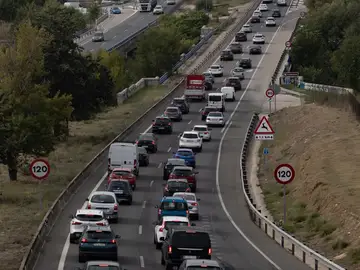 MADRID.-Retenciones en todas las salidas de Madrid en las primeras horas de la operación salida por el puente MADRID.-Retenciones en todas las salidas de Madrid en las primeras horas de la operación salida por el puente