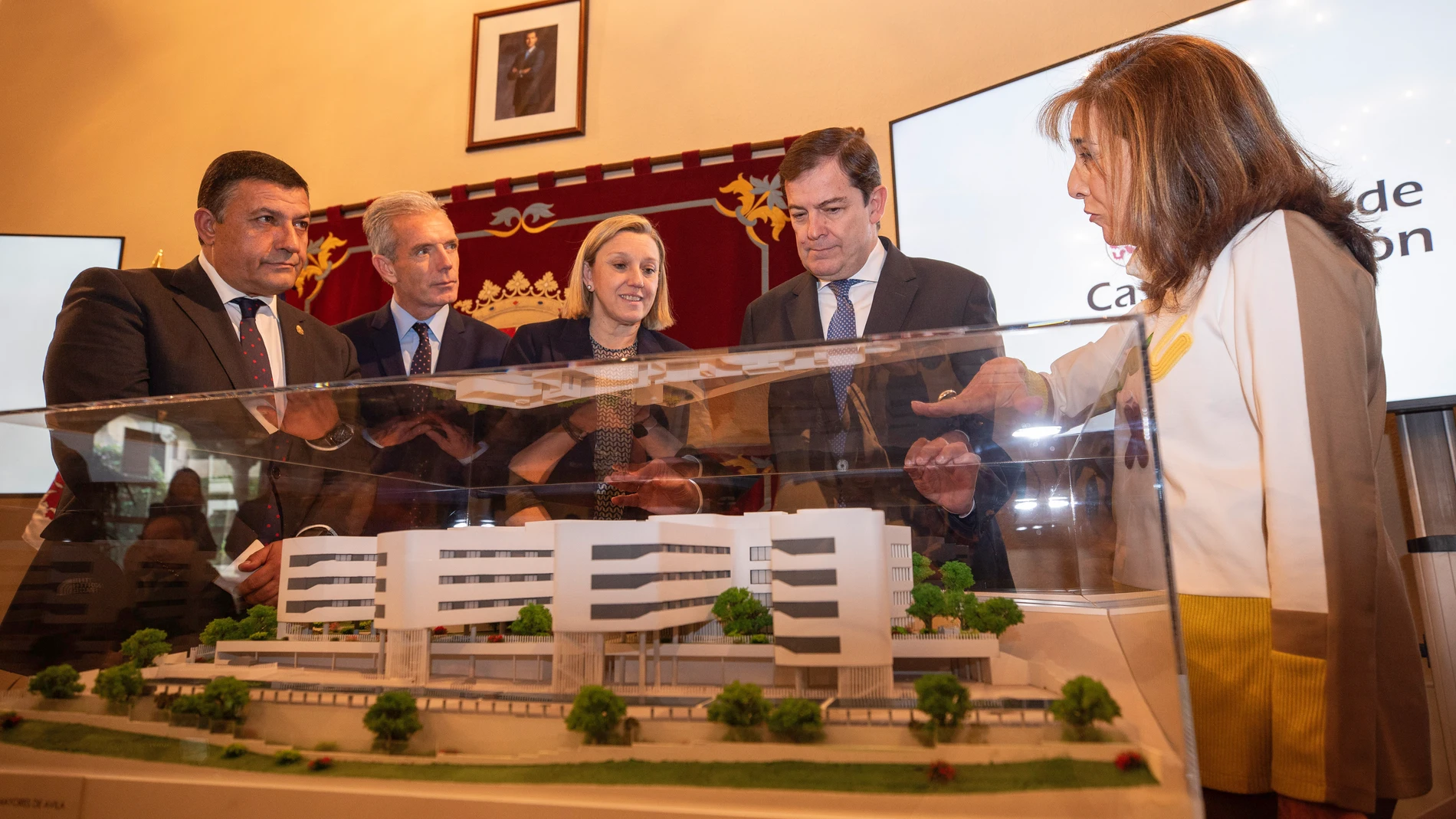 Fernández Mañueco junto a Isabel Blanco y Carlos García en Ávila